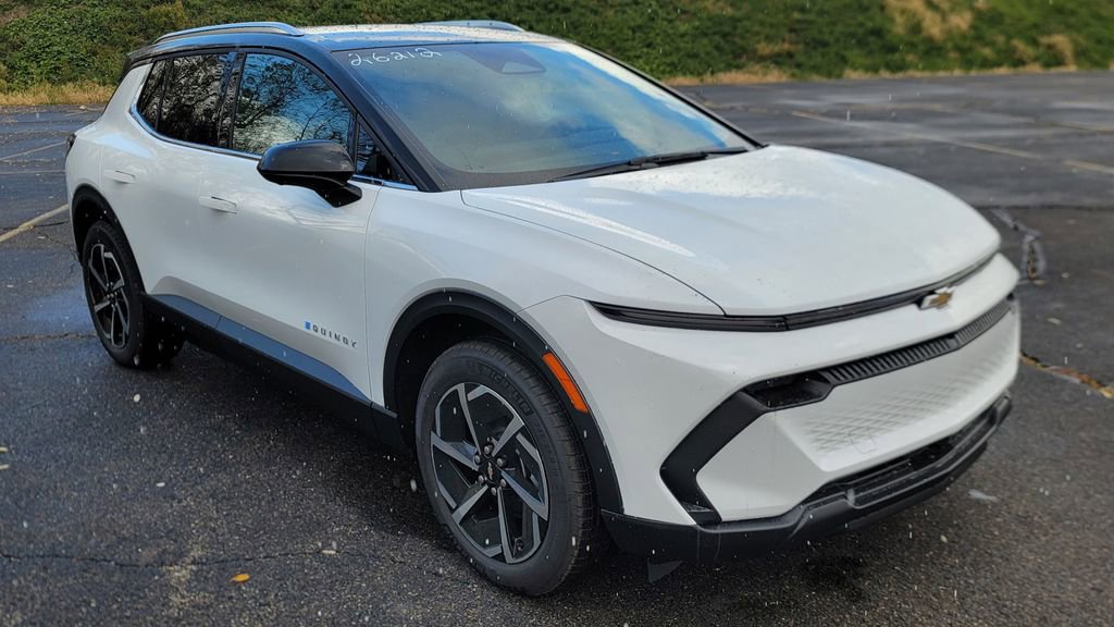 New 2026 Chevrolet Equinox EV LT image 2