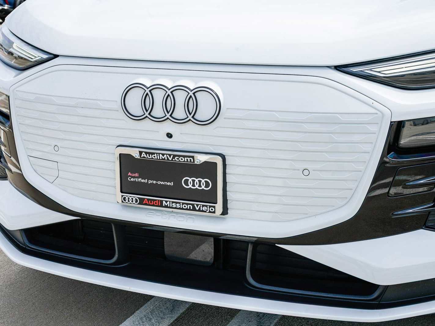 Certified 2025 Audi Q6 e-tron Premium w/ Convenience Package image 8