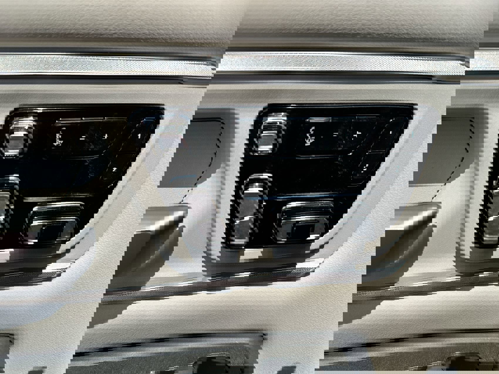 Used 2025 RAM 1500 Tungsten w/ Trailer Tow Group image 12