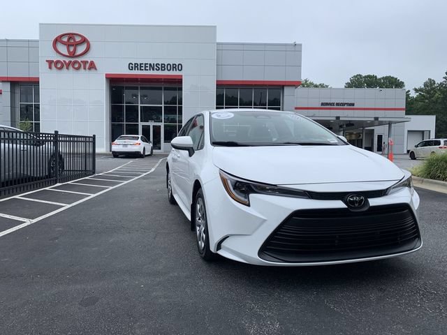 Used 2026 Toyota Corolla LE FWD image 2