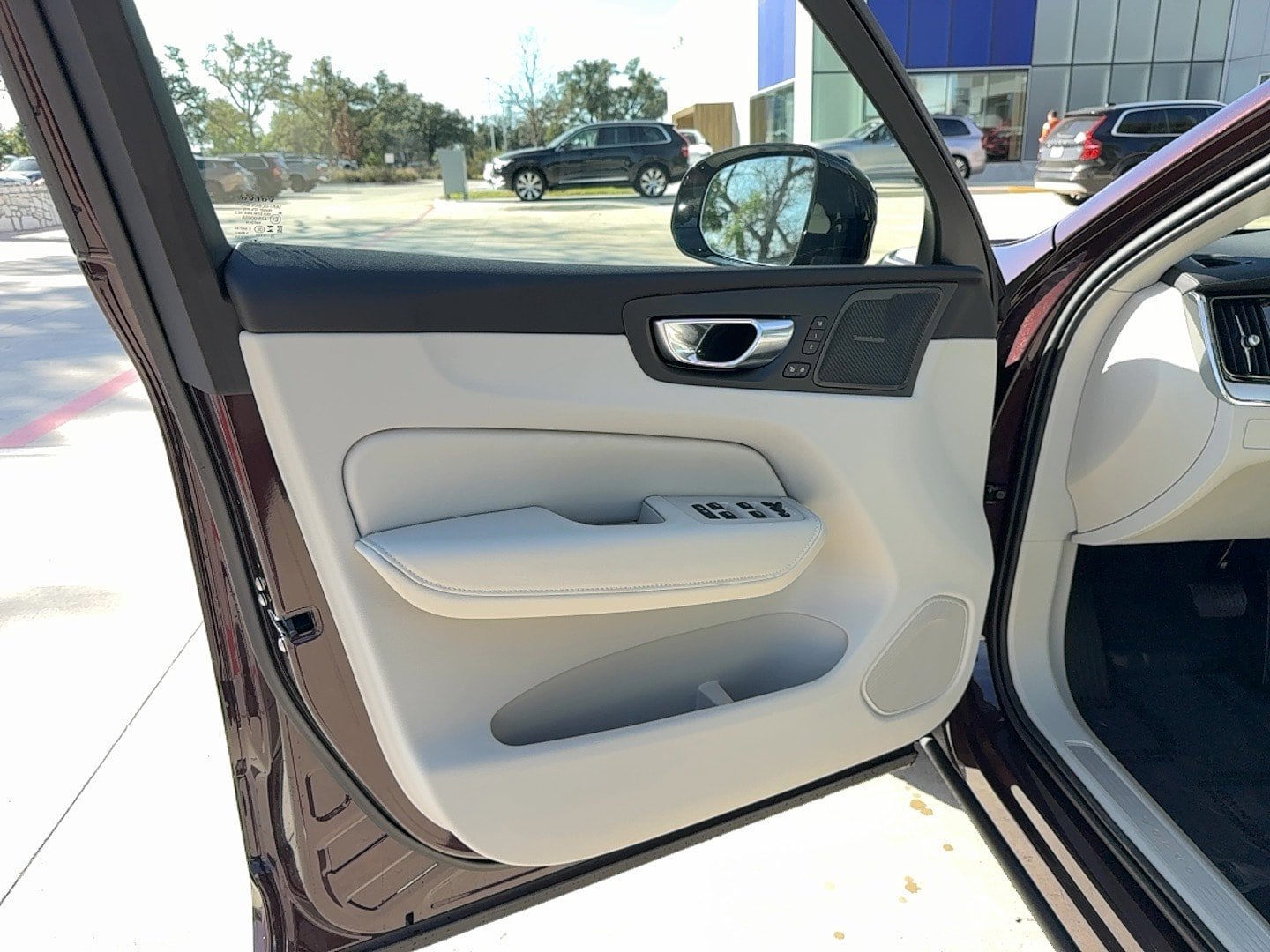 New 2026 Volvo XC60 B5 Ultra w/ Protection Package Premier AWD/4WD image 9