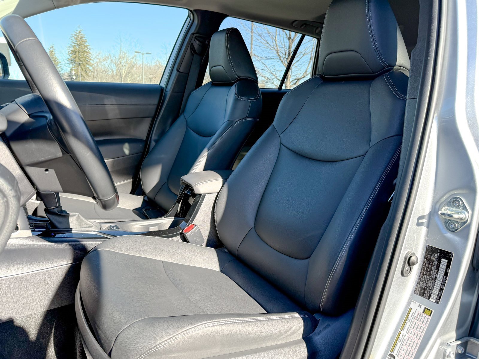 Used 2022 Toyota Corolla Cross XLE w/ Convenience Package image 12