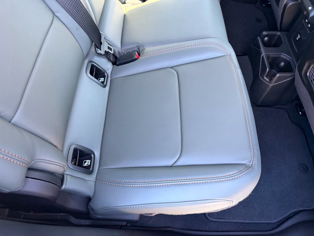 Used 2025 Jeep Gladiator Mojave AWD/4WD image 18