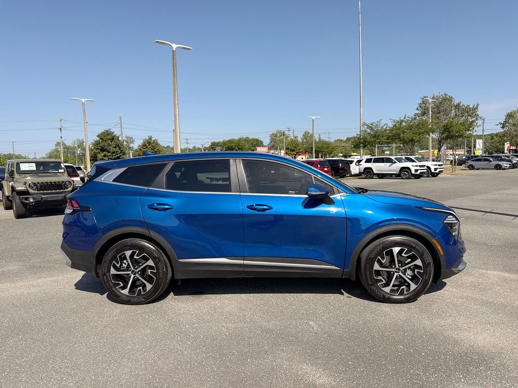 Used 2025 Kia Sportage EX image 2