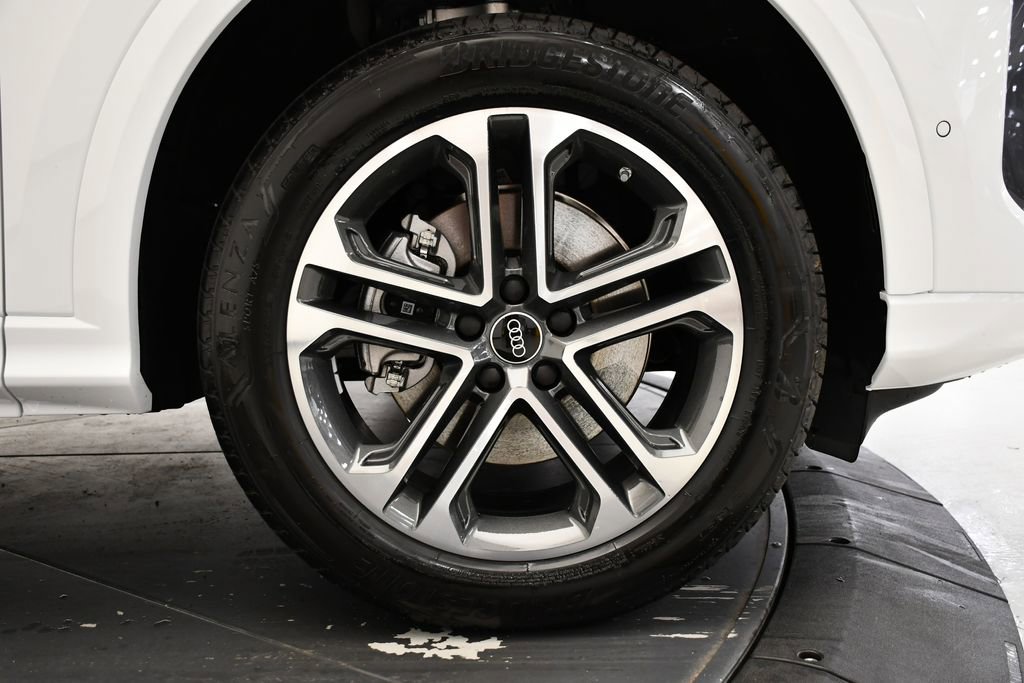 Used 2025 Audi Q5 Premium w/ Convenience Package image 16
