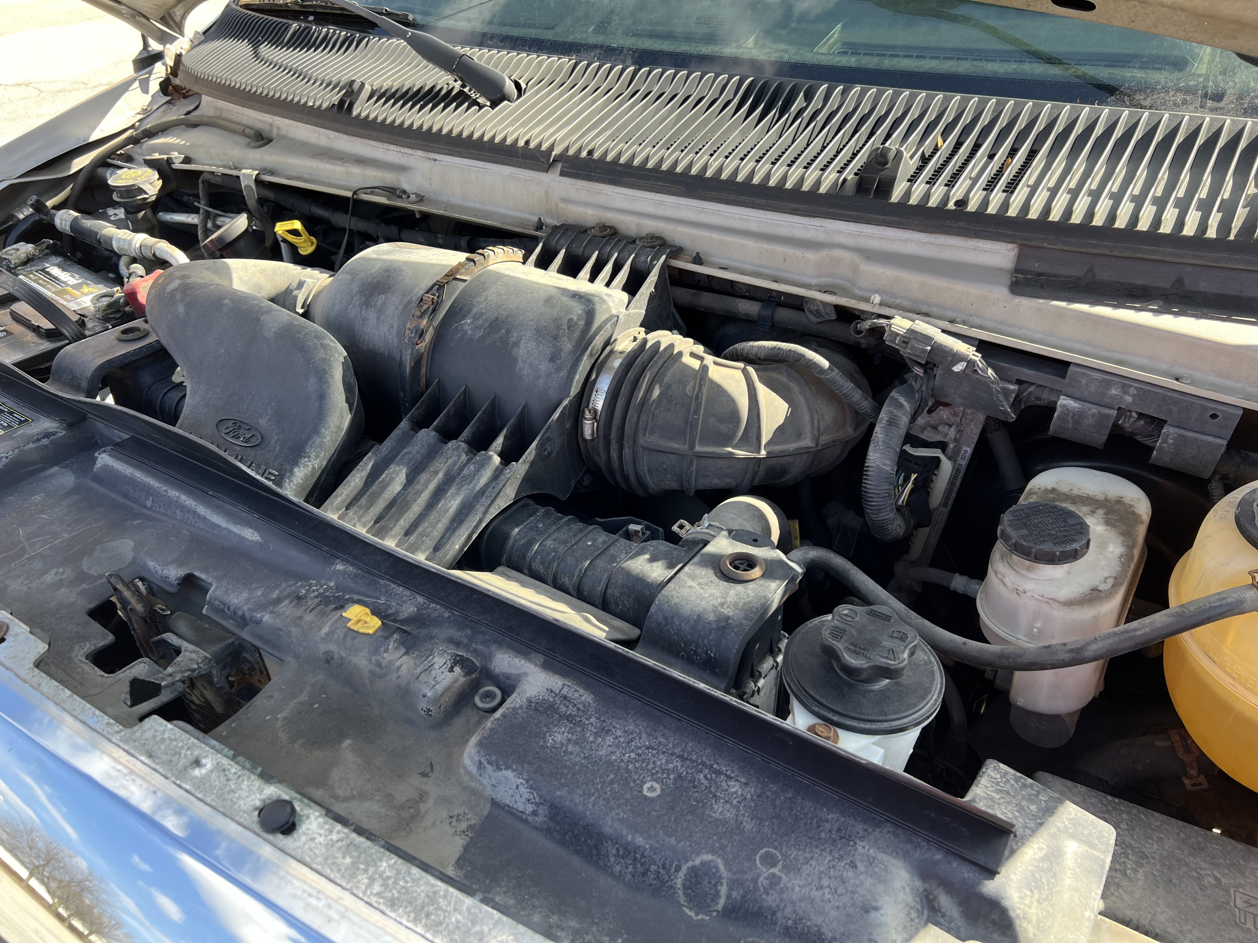 Used 2011 Ford E-250 and Econoline 250 Extended w/ Commercial Cargo Van Pkg image 39