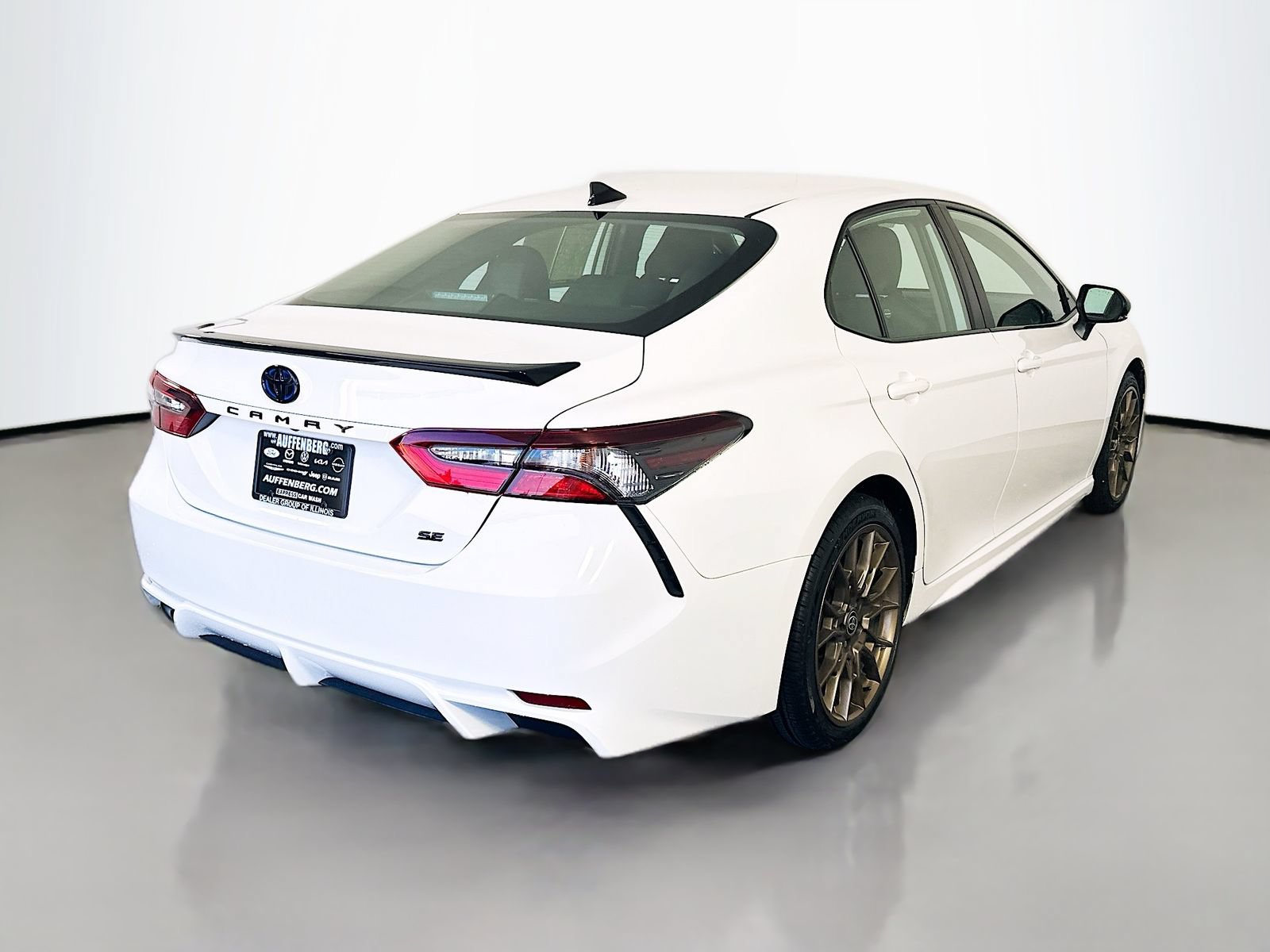 Used 2023 Toyota Camry SE FWD image 7