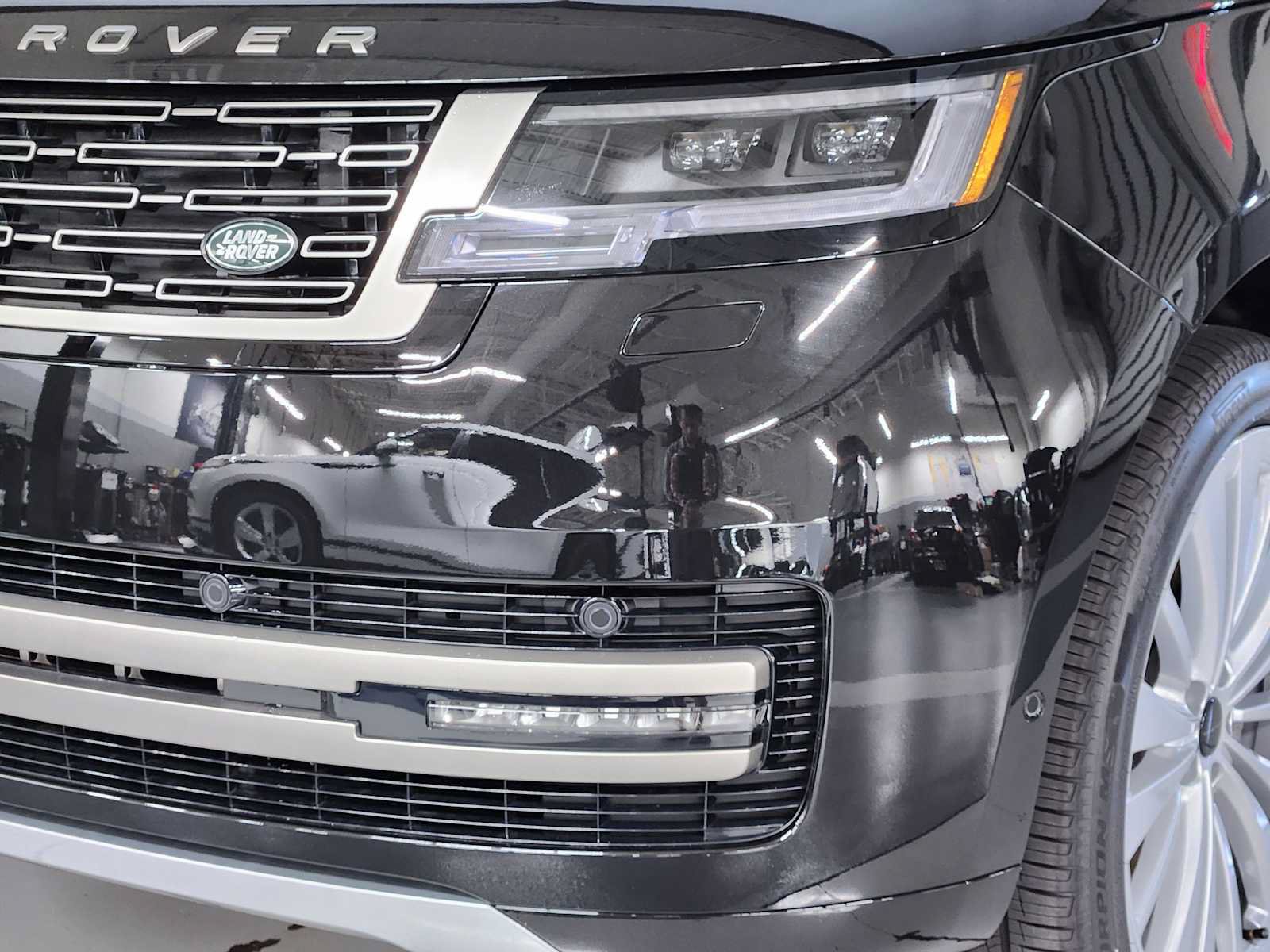 New 2026 Land Rover Range Rover Long Wheelbase SE AWD/4WD image 12