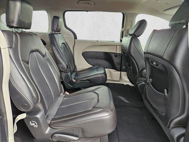 Used 2023 Chrysler Pacifica Touring-L FWD image 14