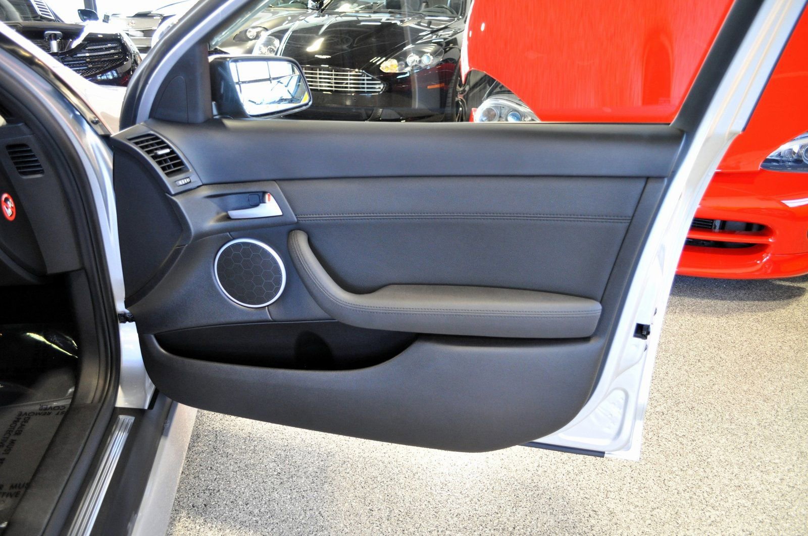 Used 2009 Pontiac G8 GXP RWD image 32