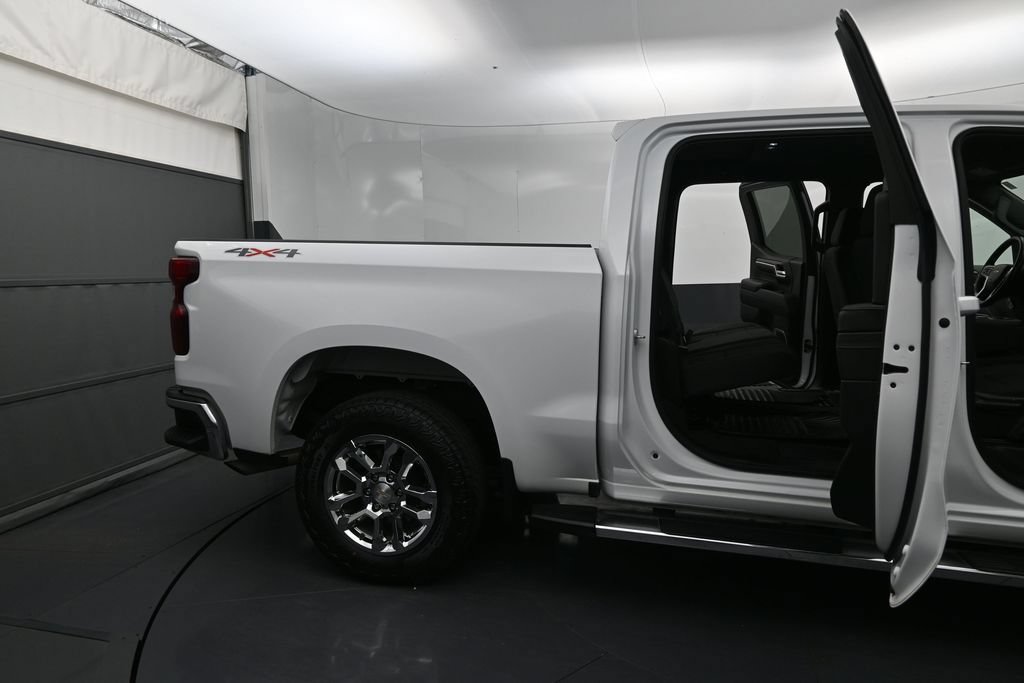 Used 2022 Chevrolet Silverado 1500 LT AWD/4WD image 10