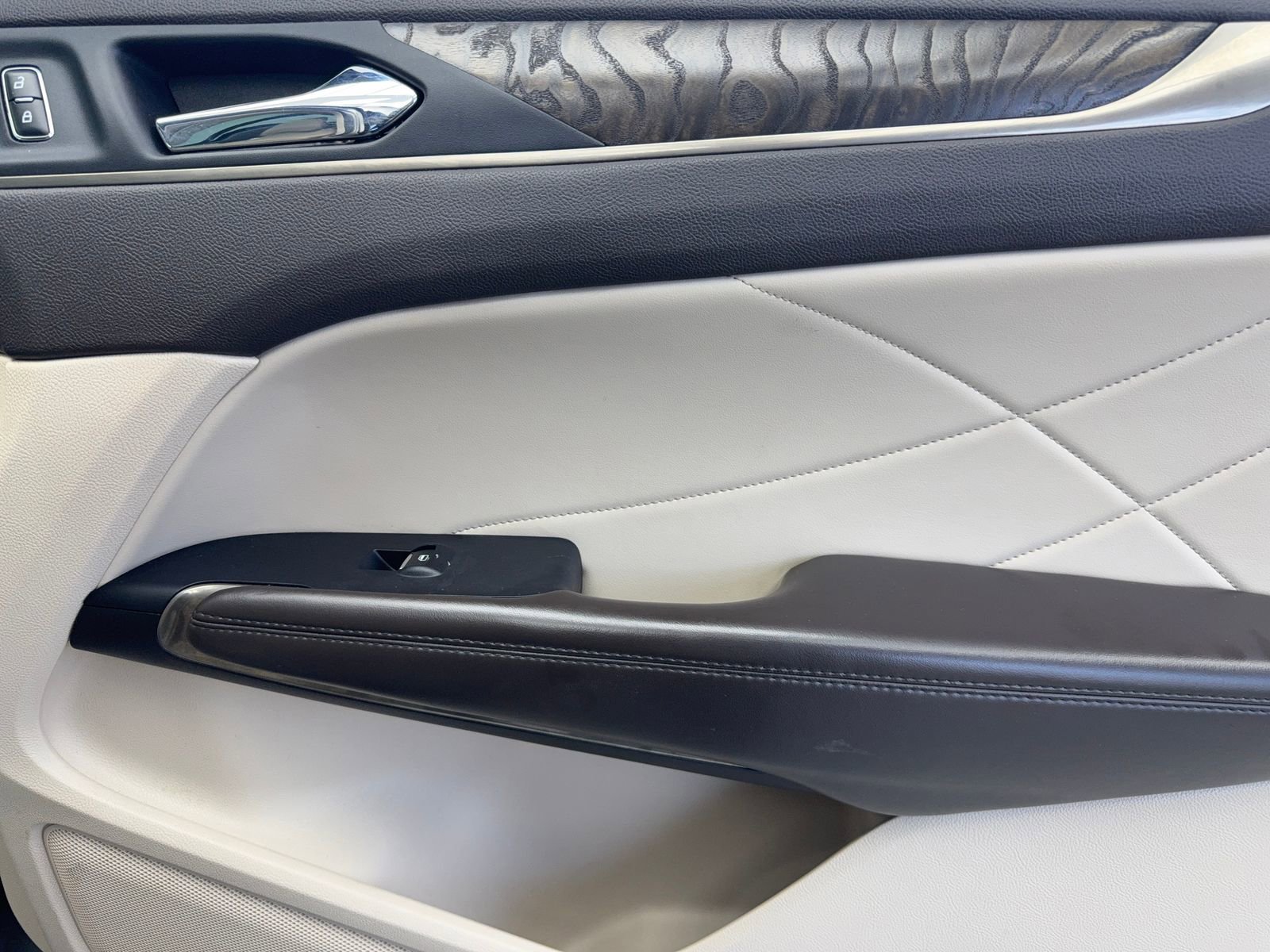 Used 2017 Lincoln MKC Reserve w/ Lincoln MKC Climate Package image 41