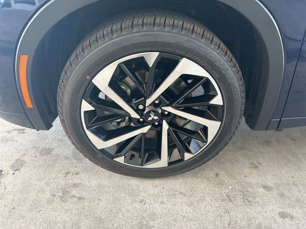 New 2025 Mitsubishi Outlander SEL image 14
