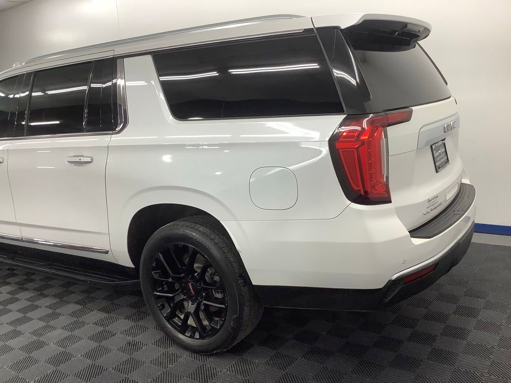 Used 2022 GMC Yukon XL SLT w/ SLT Premium Package AWD/4WD image 3