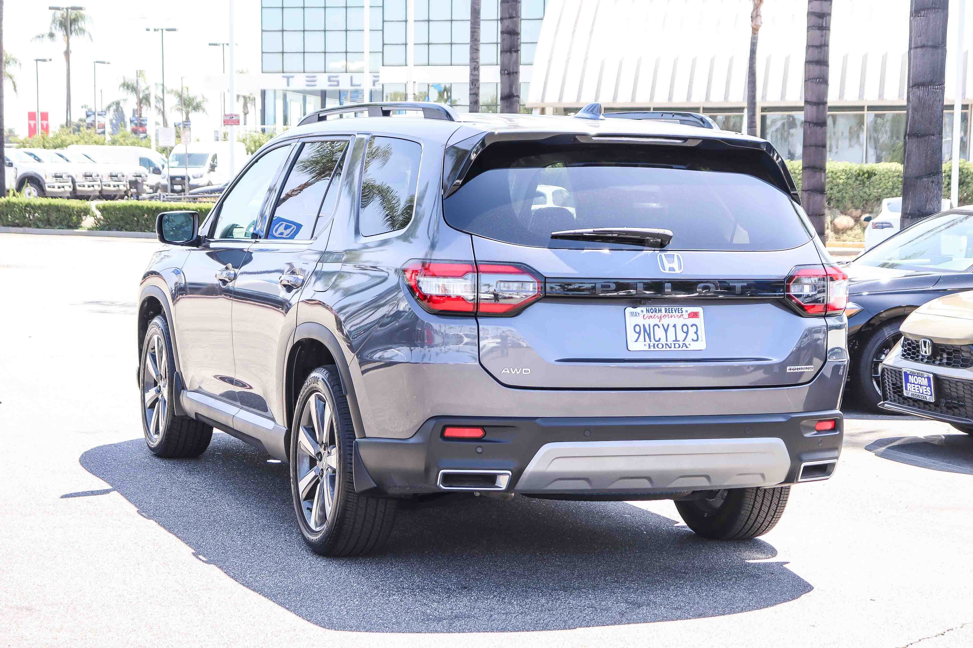 Used 2025 Honda Pilot Touring image 13