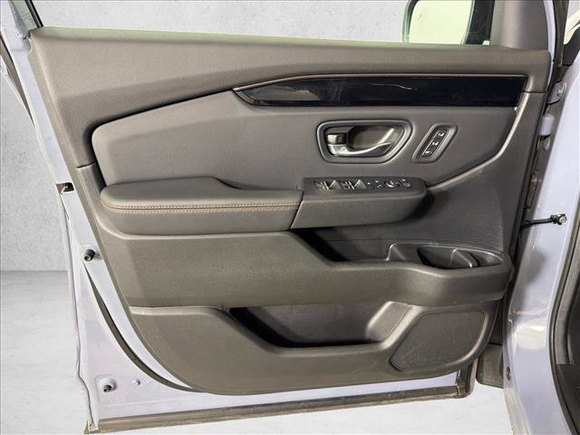 Used 2025 Honda Pilot TrailSport image 11