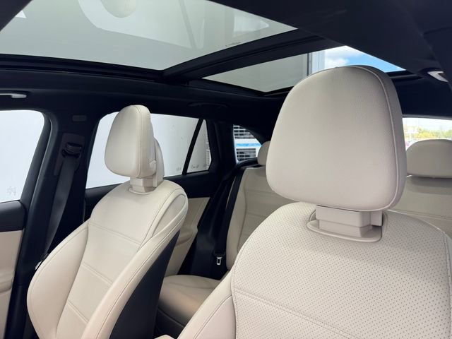 Used 2024 Mercedes-Benz GLC 300 4MATIC image 5