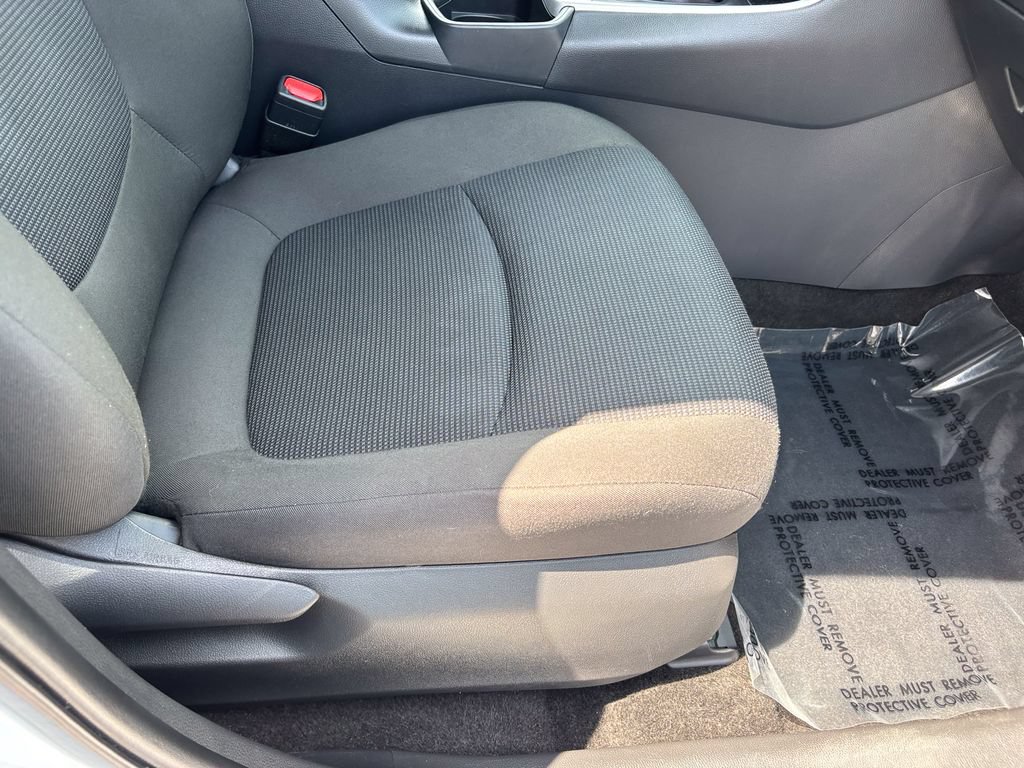 Used 2025 Toyota RAV4 LE AWD/4WD image 33
