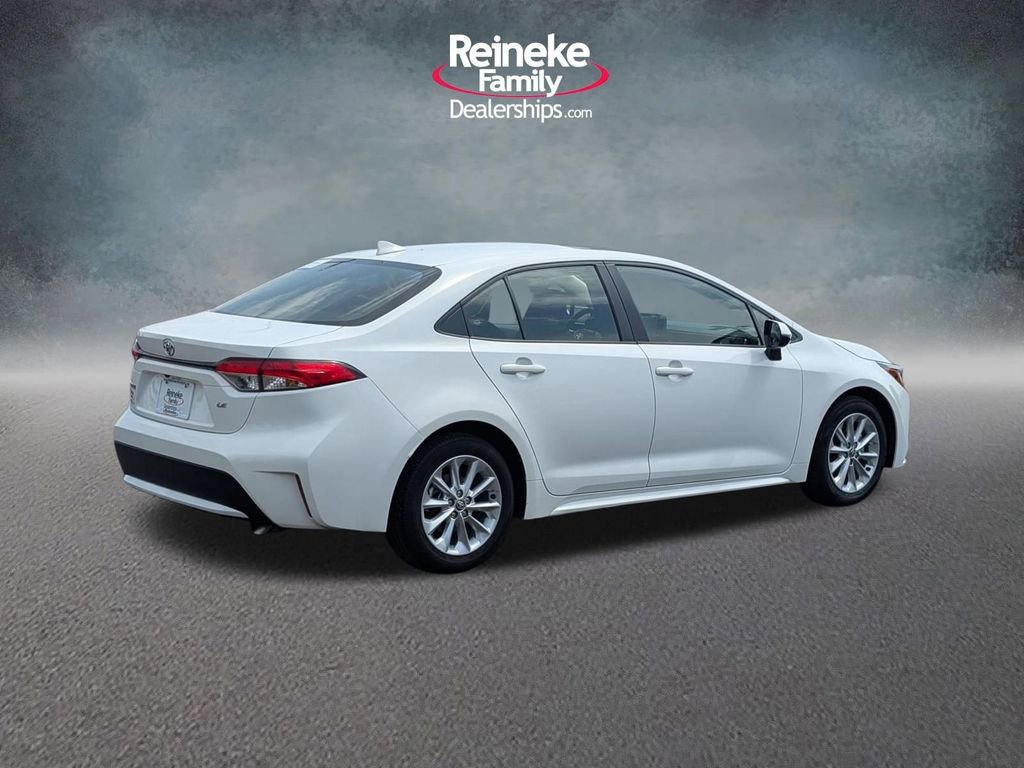 Used 2022 Toyota Corolla LE w/ LE Premium Package FWD image 5