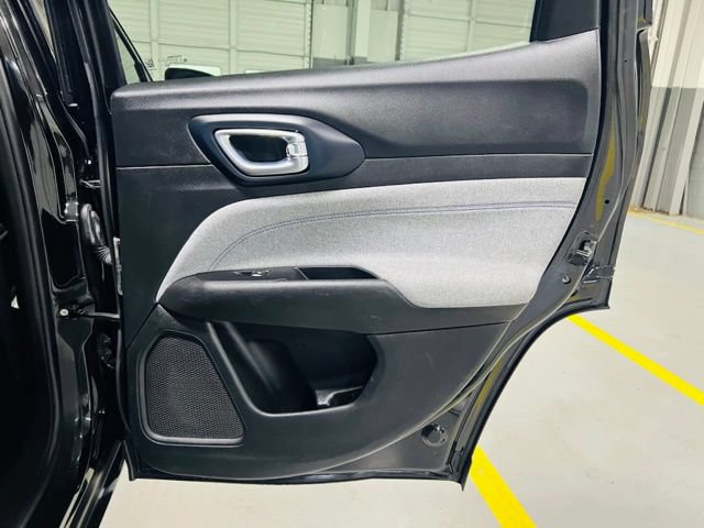 Used 2022 Jeep Compass Latitude FWD image 27