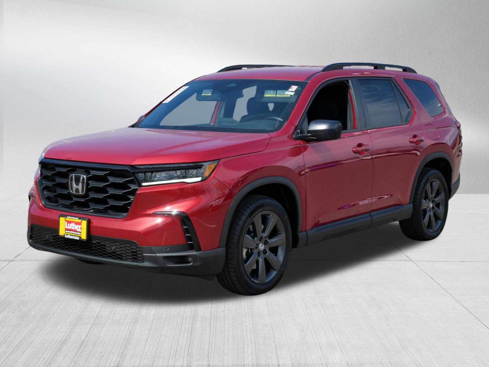 Certified 2025 Honda Pilot Sport image 3