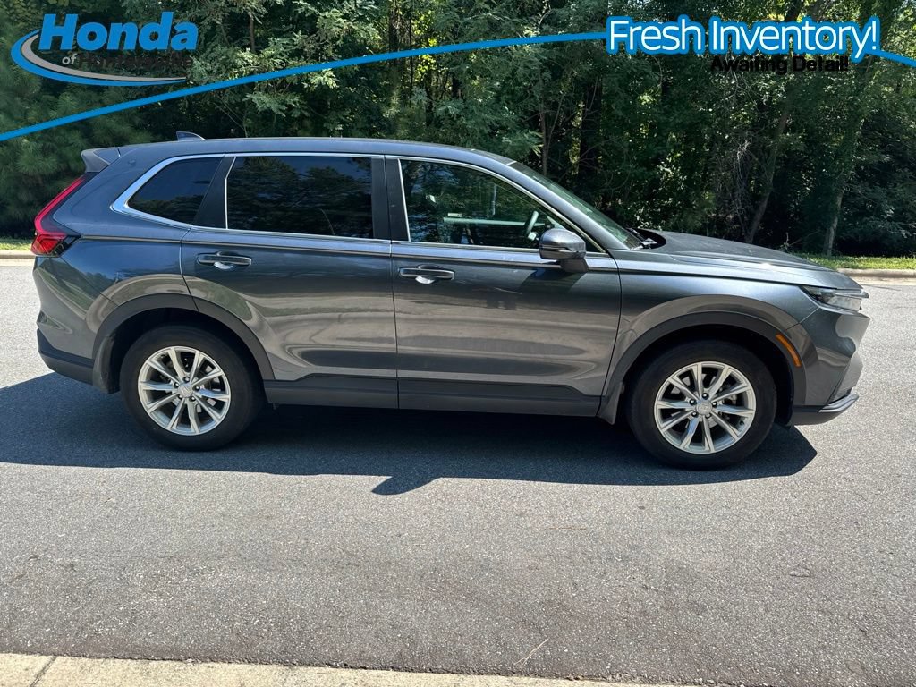 Used 2025 Honda CR-V EX image 3