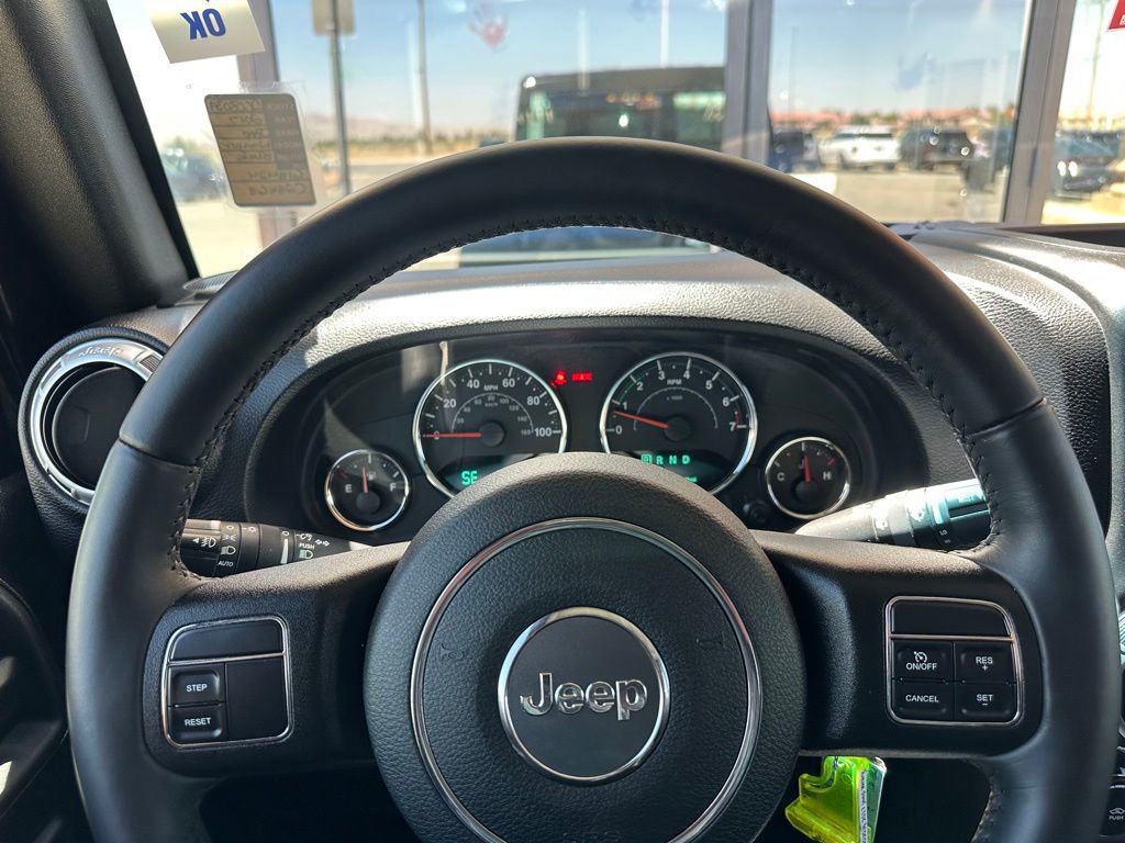 Used 2017 Jeep Wrangler Unlimited Rubicon w/ Cold Weather Group AWD/4WD image 16