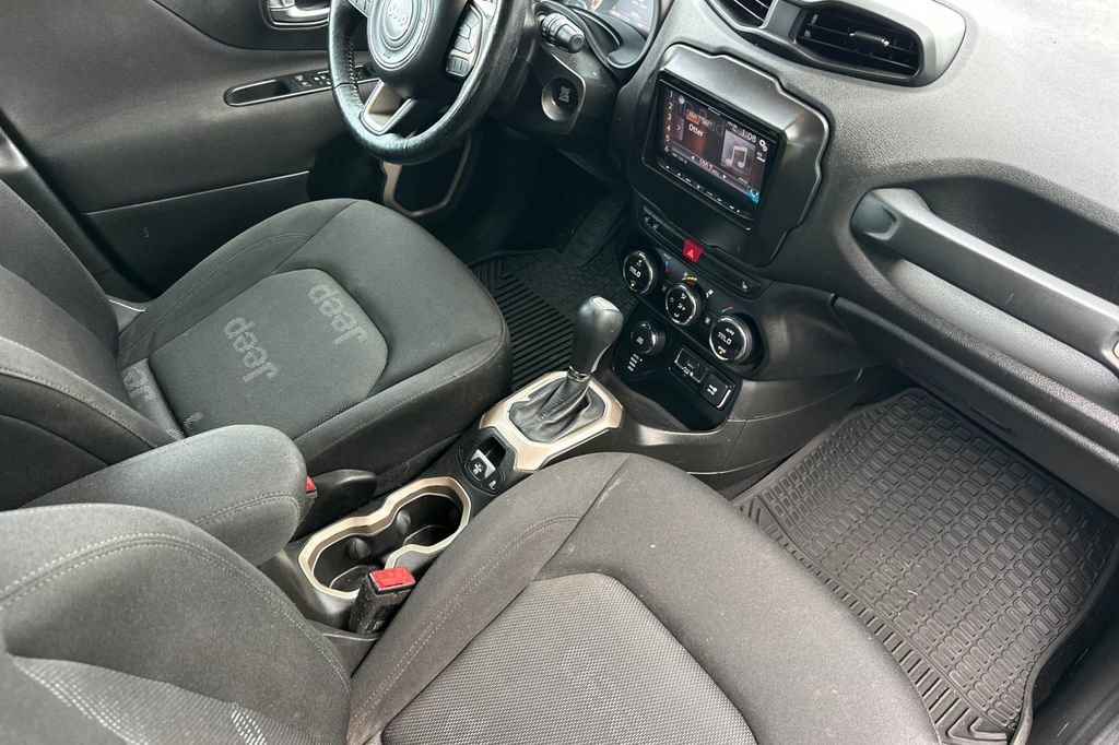Used 2017 Jeep Renegade Latitude image 12