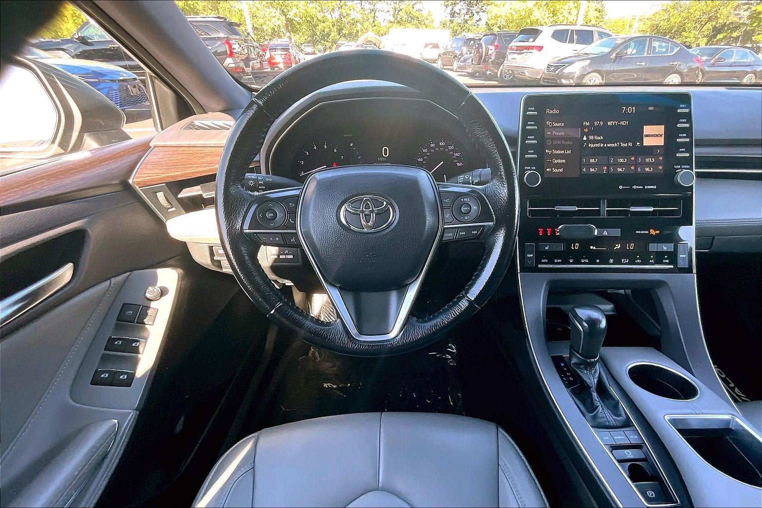 Used 2019 Toyota Avalon XLE w/ Moonroof Package FWD image 5
