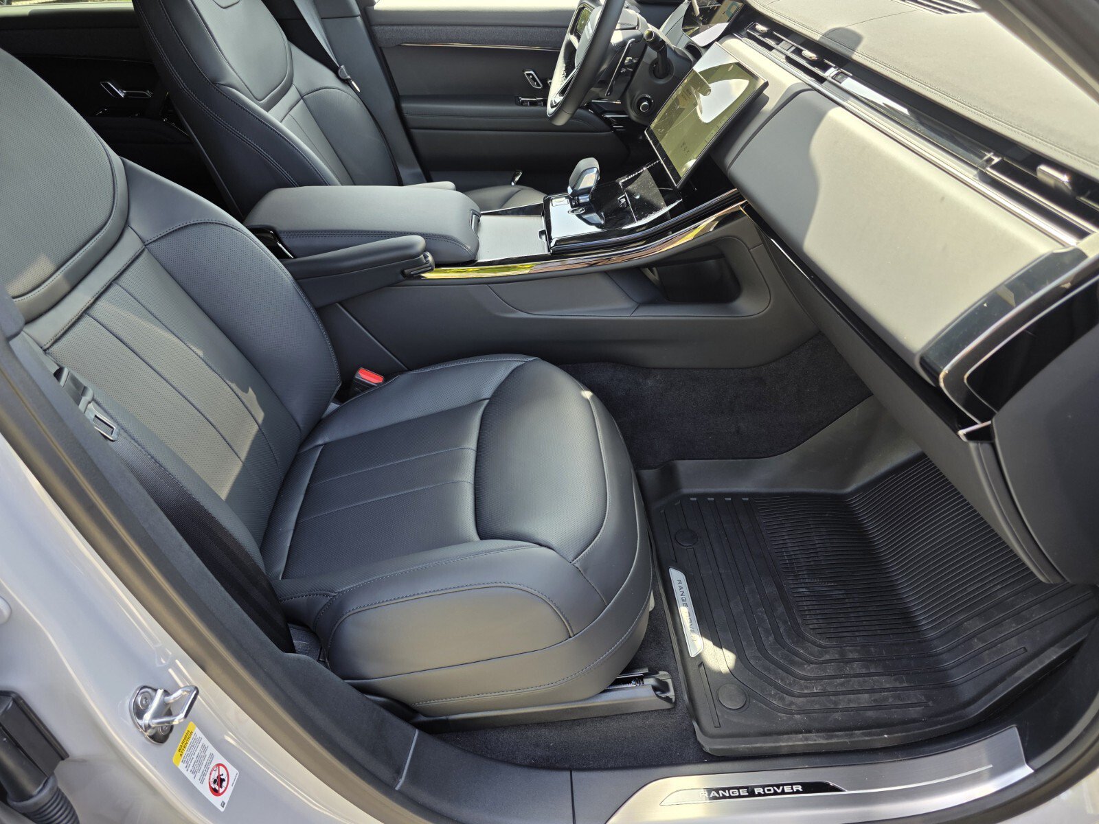 New 2026 Land Rover Range Rover Sport Dynamic SE AWD/4WD image 3