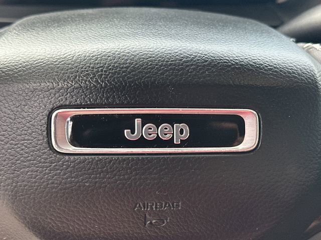 Used 2023 Jeep Grand Cherokee Limited w/ Black Appearance Package RWD image 28