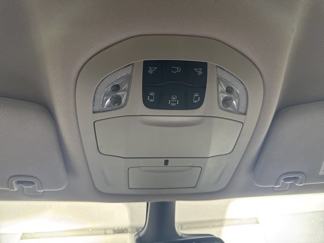 Used 2024 Chrysler Pacifica Touring-L FWD image 29