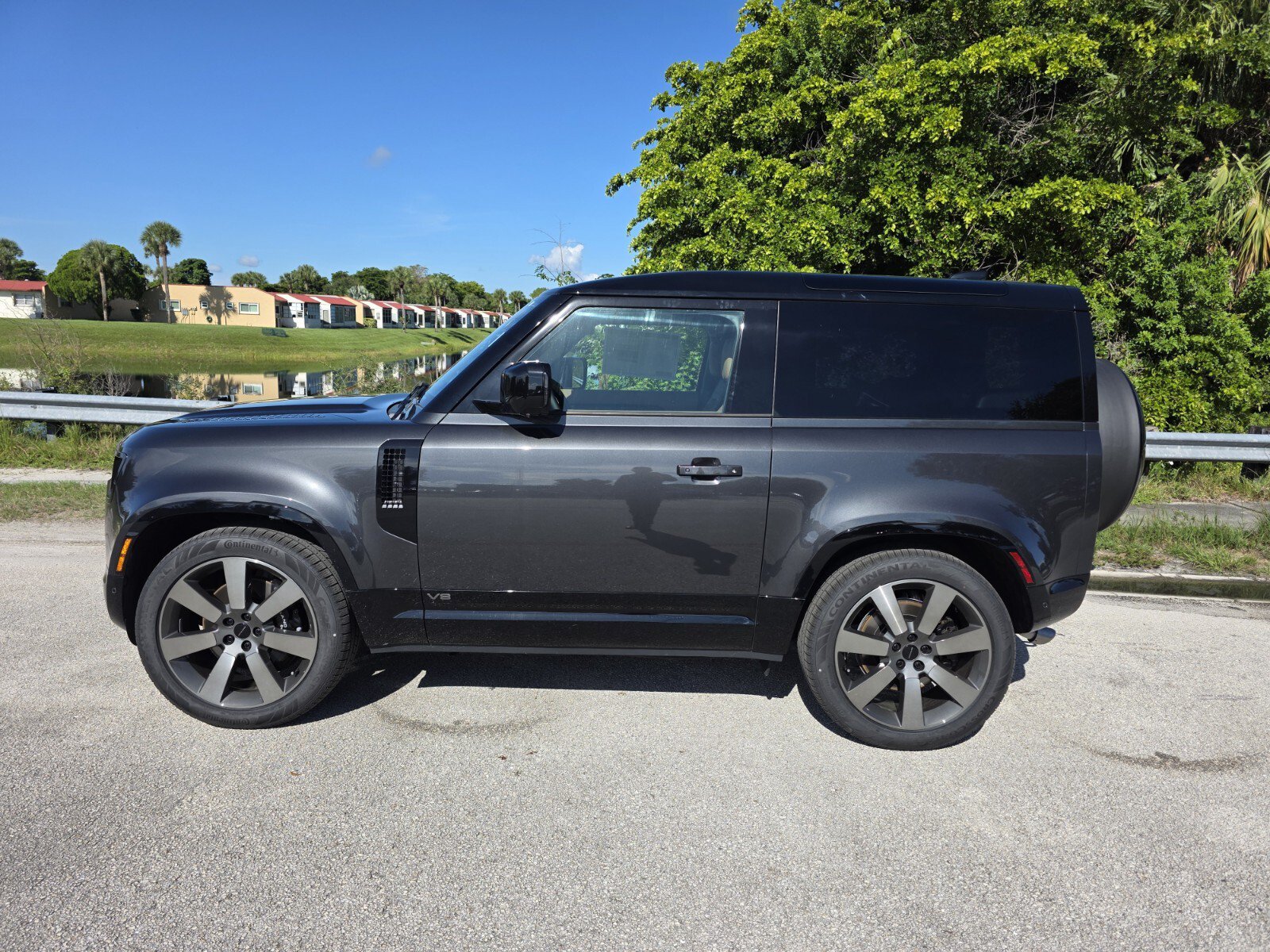 New 2026 Land Rover Defender 90 V8 AWD/4WD image 7