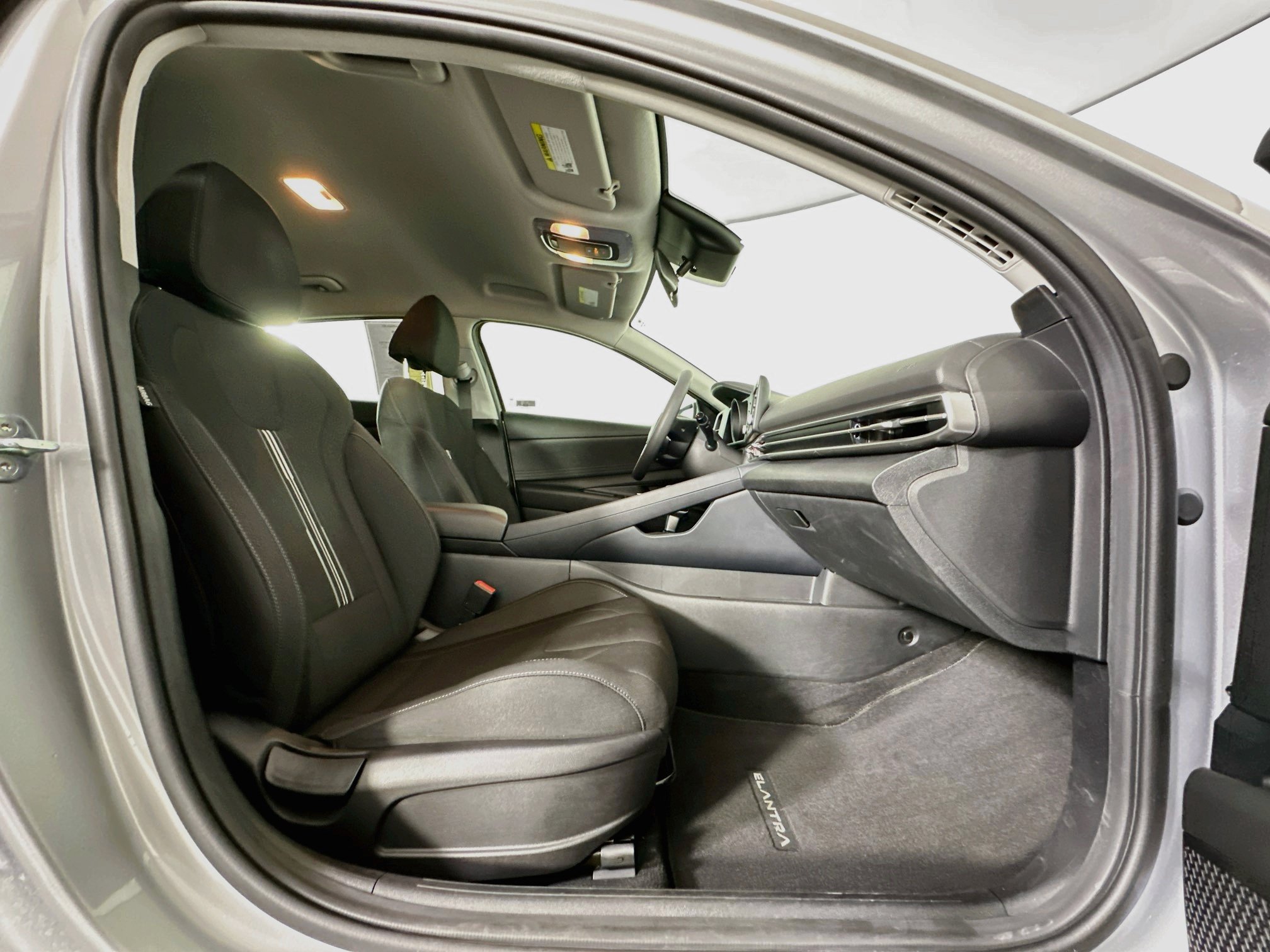 Used 2022 Hyundai Elantra SEL FWD image 31