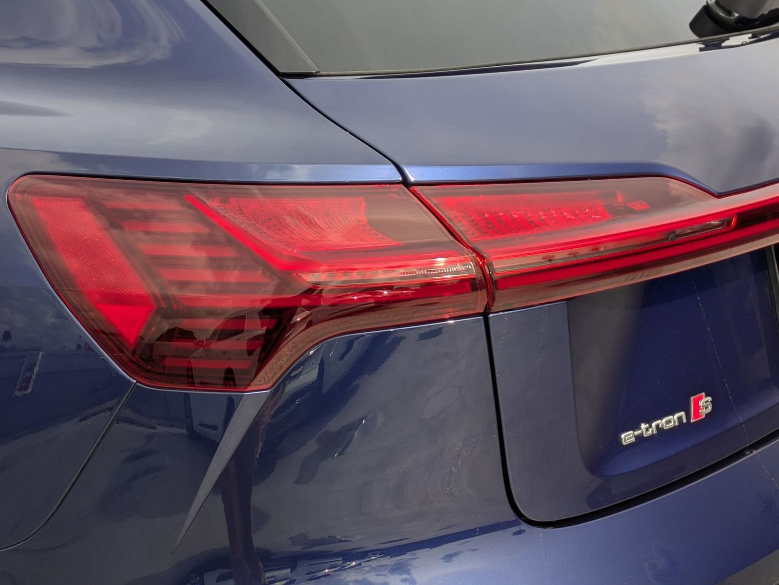 Used 2023 Audi e-tron S Premium Plus w/ Black Optic Package image 18