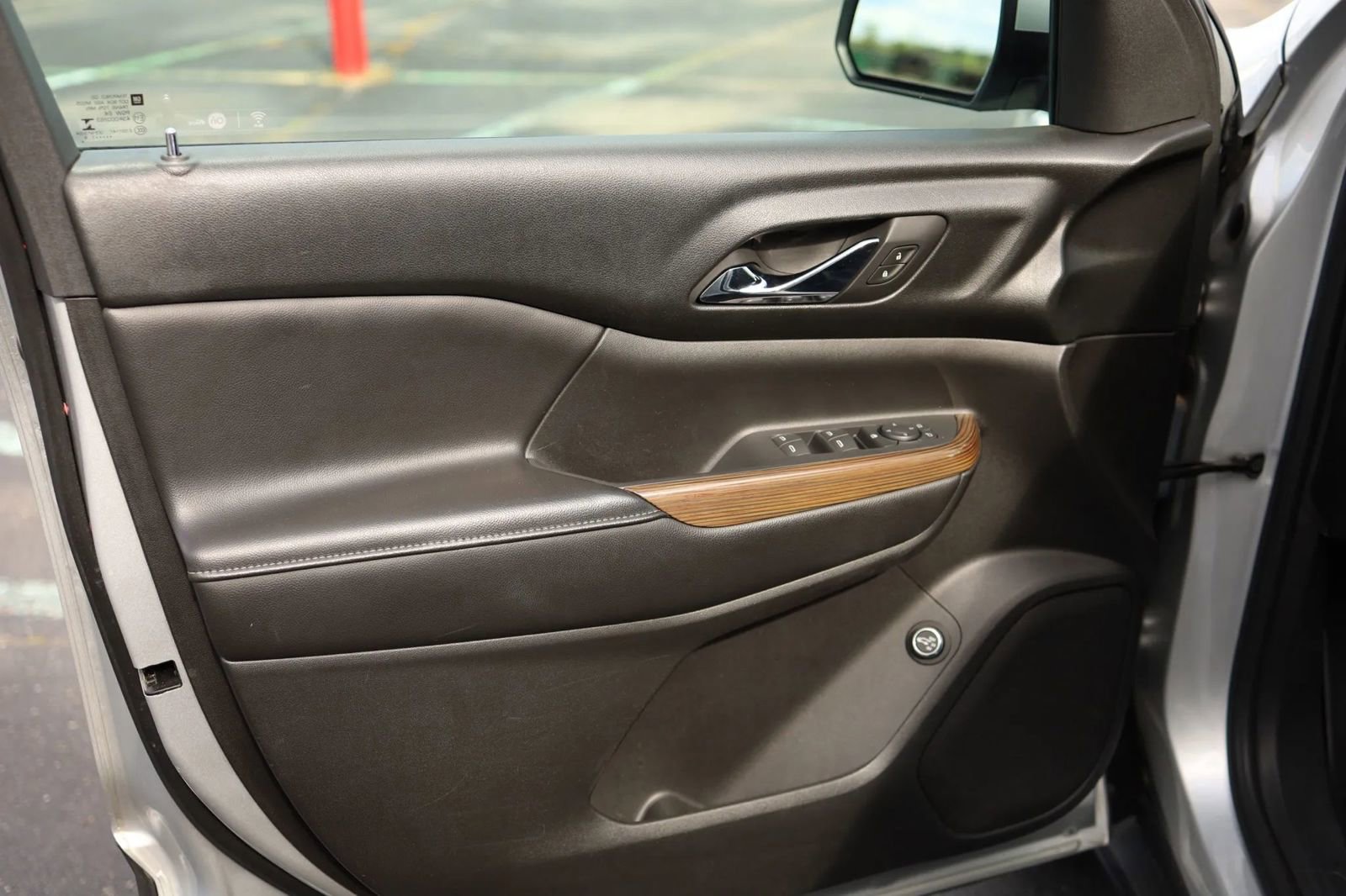 Used 2018 GMC Acadia SLE image 9