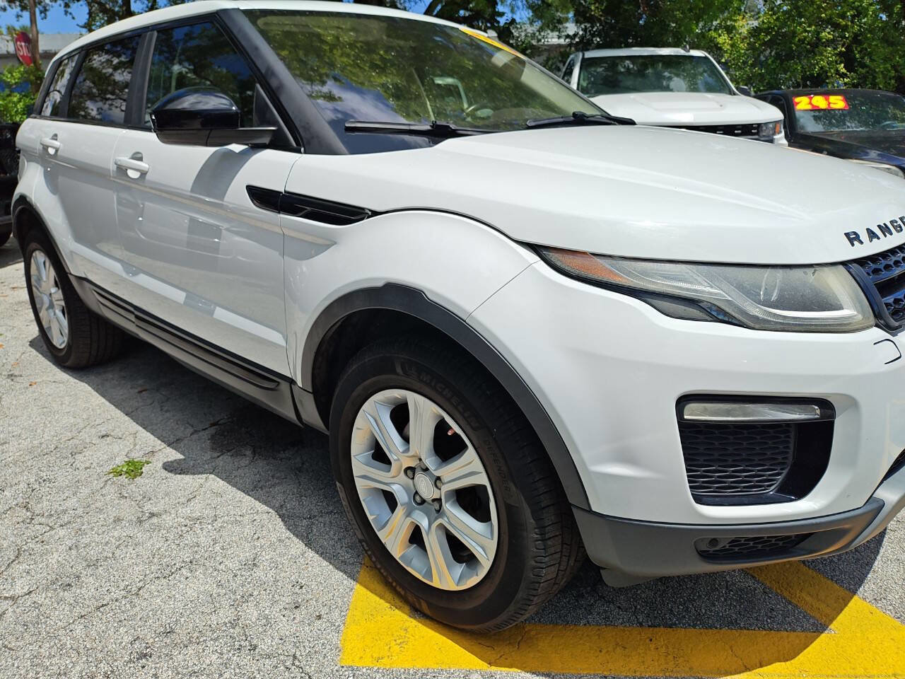 Used 2018 Land Rover Range Rover Evoque SE AWD/4WD image 16