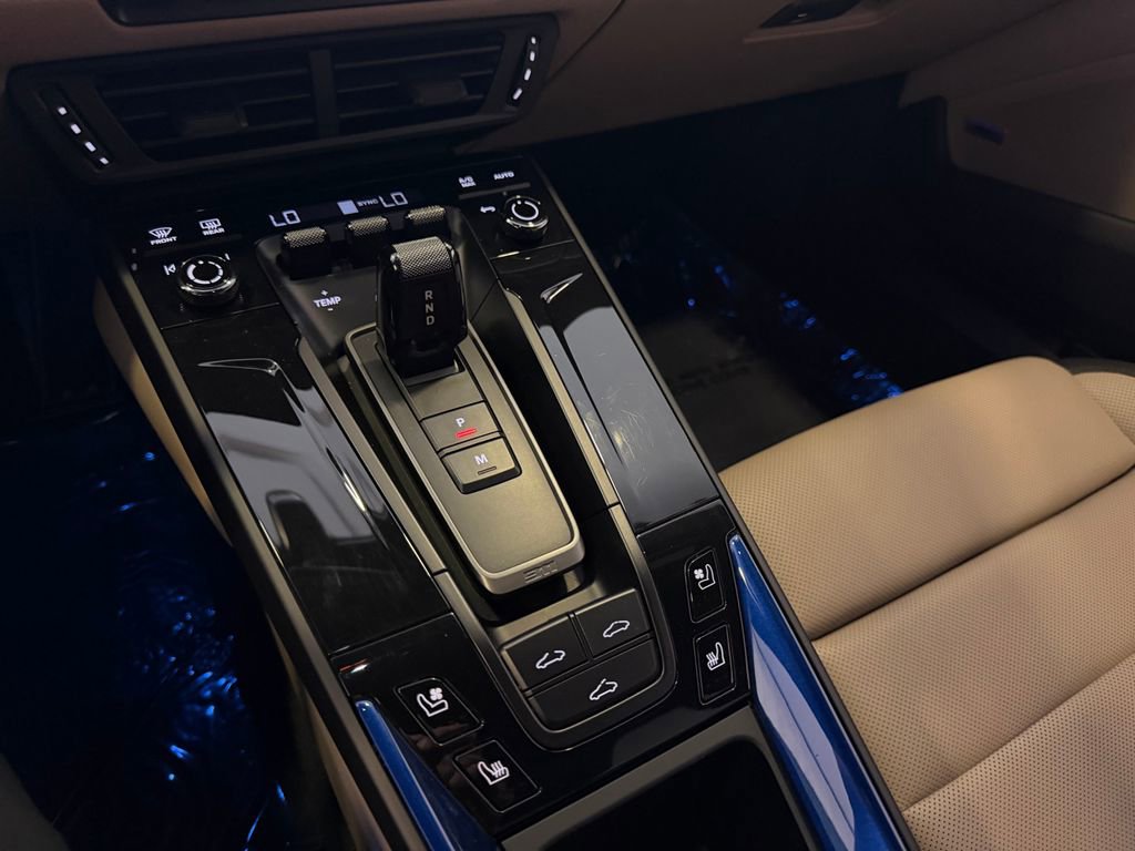Certified 2025 Porsche 911 Carrera RWD image 18