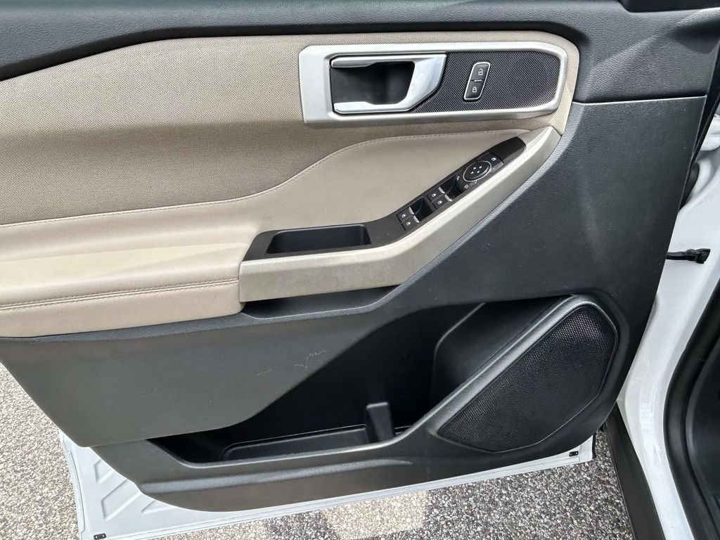 Used 2020 Ford Explorer XLT AWD/4WD image 12