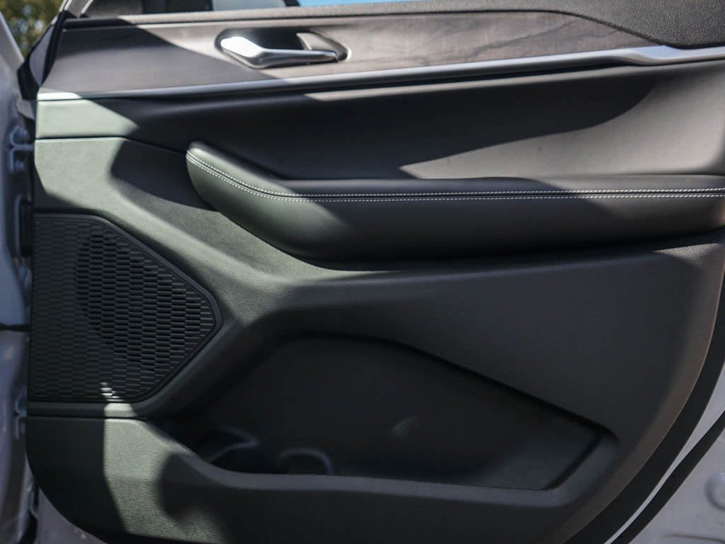 New 2025 Jeep Grand Cherokee Limited image 9