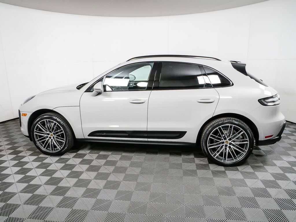 New 2026 Porsche Macan GTS image 2