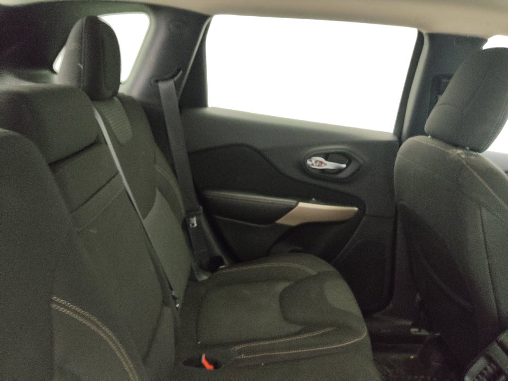 Used 2017 Jeep Cherokee Latitude image 19