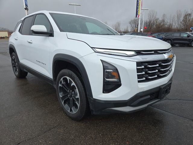 Used 2026 Chevrolet Equinox LT image 2