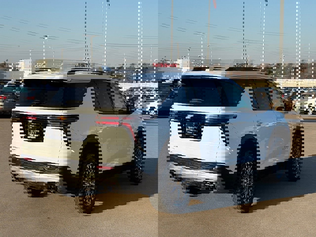 Used 2025 Chevrolet Traverse LT image 7