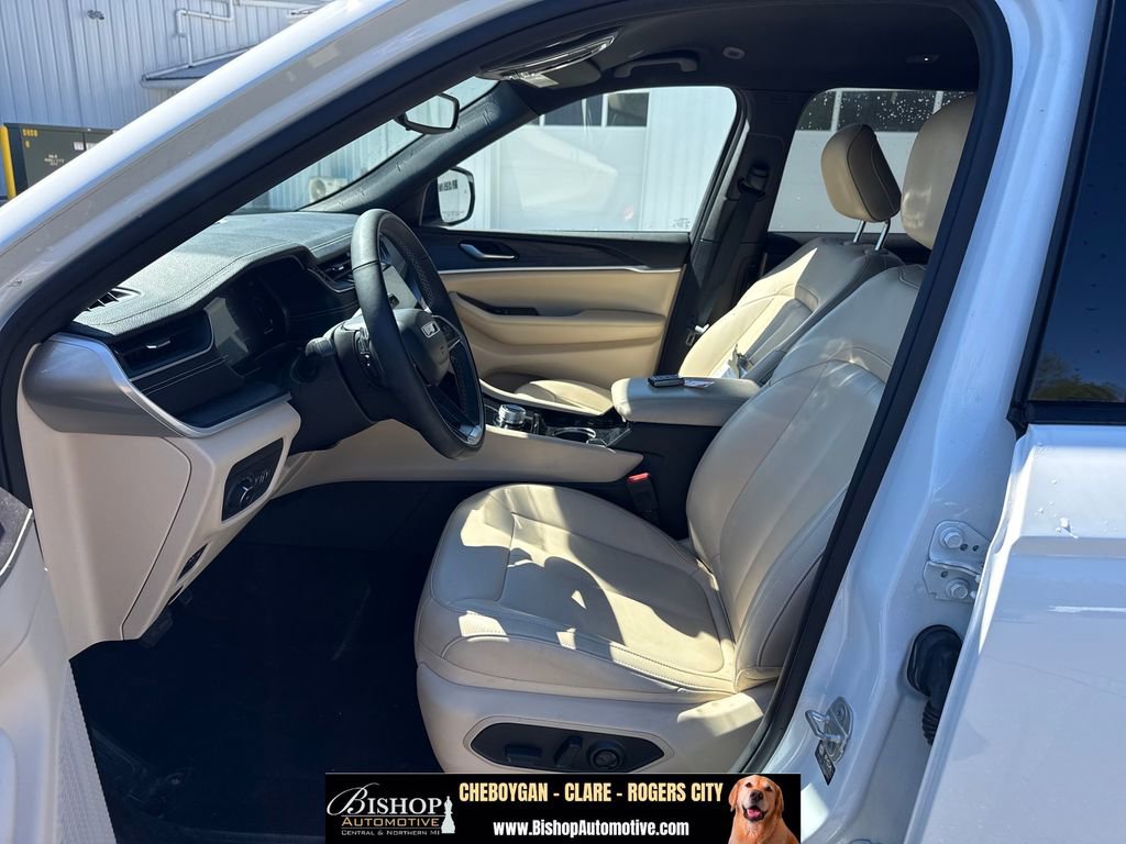 Used 2023 Jeep Grand Cherokee L Limited AWD/4WD image 6