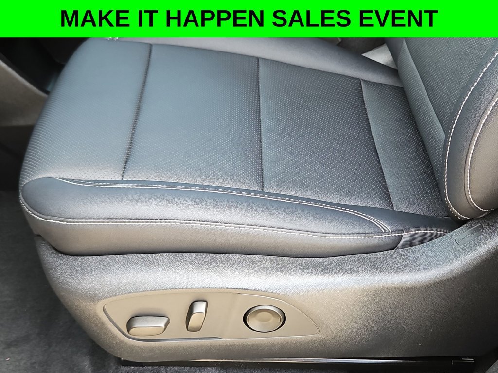 Used 2025 Chevrolet Traverse LT w/ Driver Confidence Package FWD image 14
