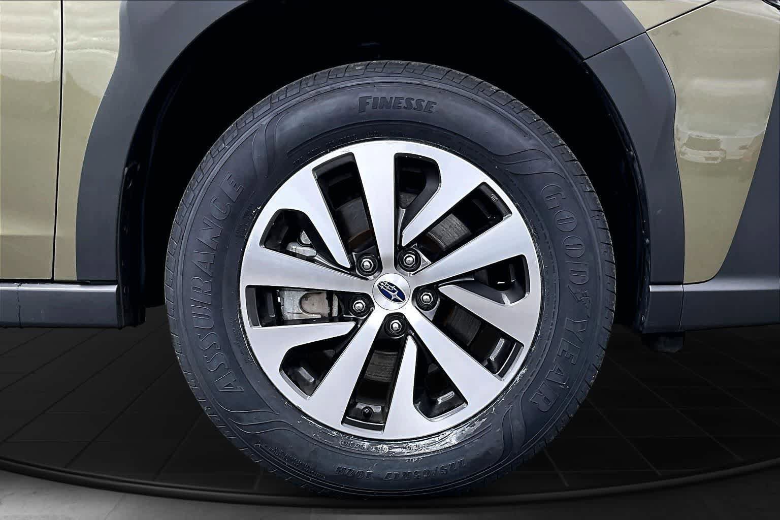 Used 2025 Subaru Outback Premium AWD/4WD image 34