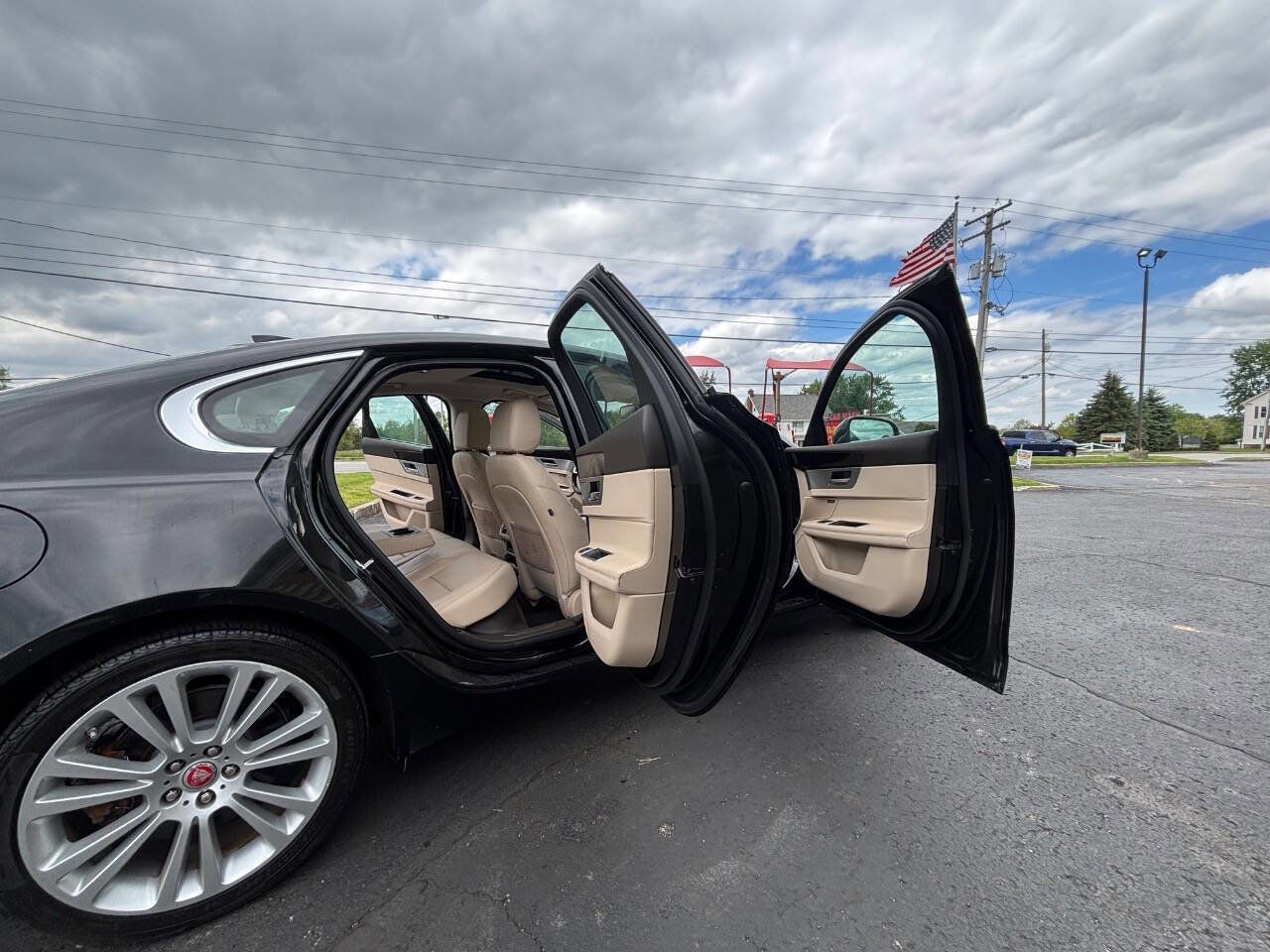 Used 2018 Jaguar XF Prestige AWD/4WD image 8