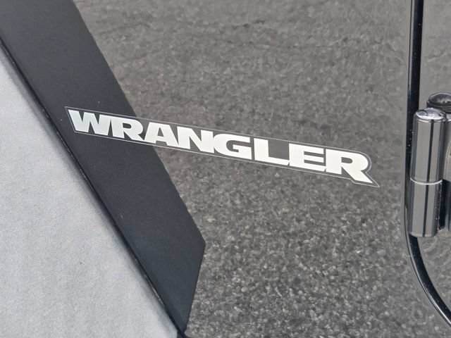 Used 2014 Jeep Wrangler Rubicon w/ Power Convenience Group AWD/4WD image 30
