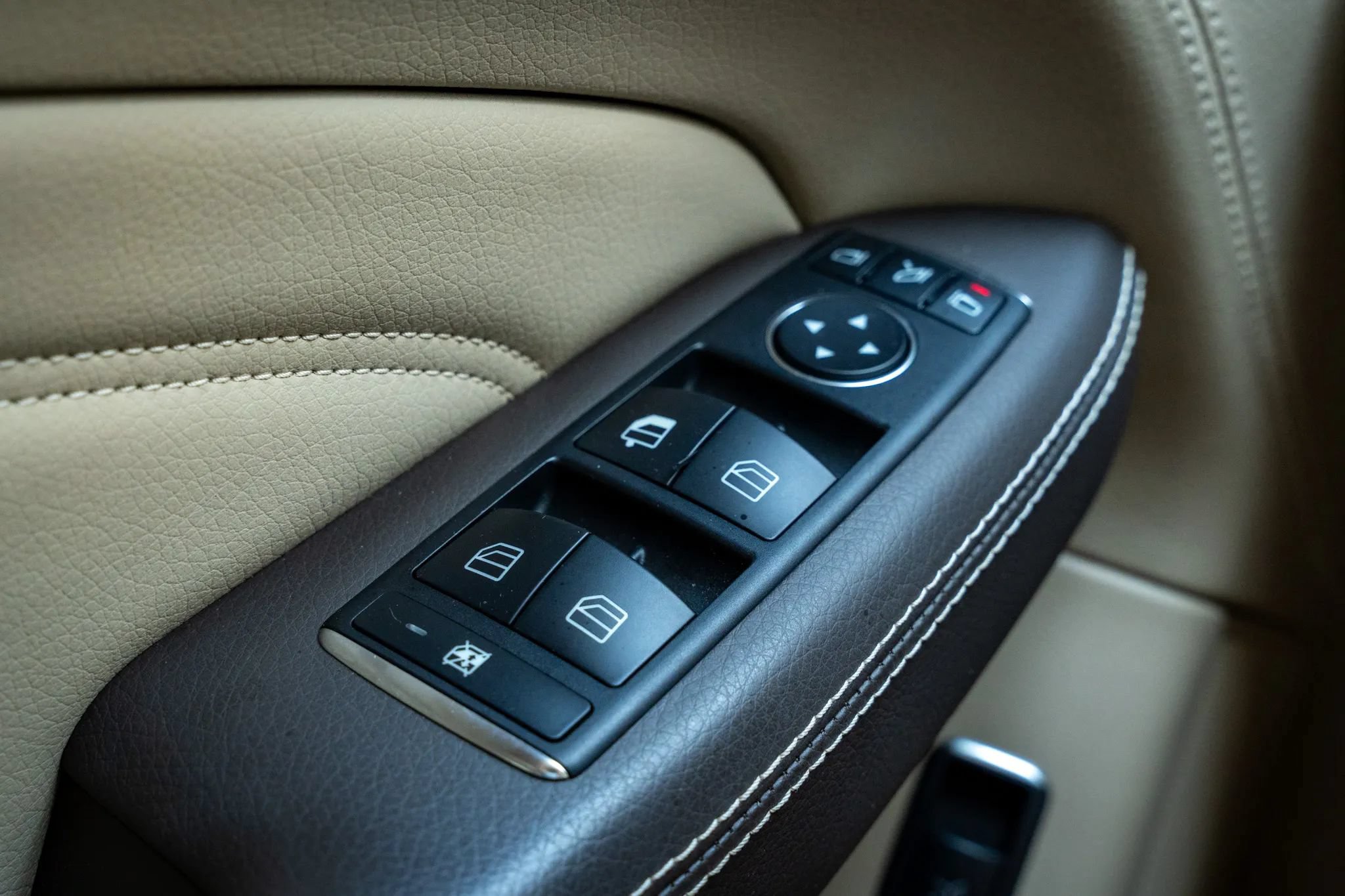 Used 2015 Mercedes-Benz ML 400 4MATIC w/ Lighting Package image 27